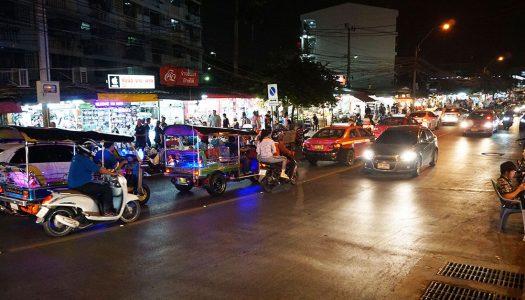 5 reasons to visit Huai Kwang Night Market in Bangkok